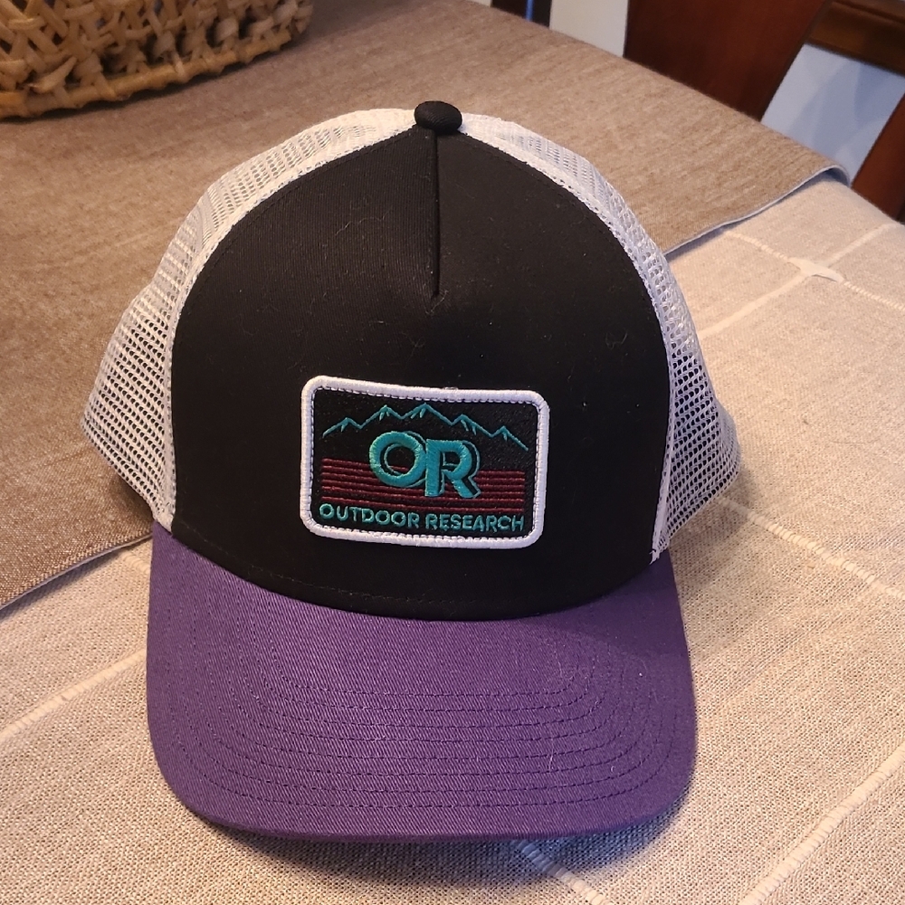 Outdoor Research Advocate Black and Purple Trucker Snapback Hat Size OSFA EUC